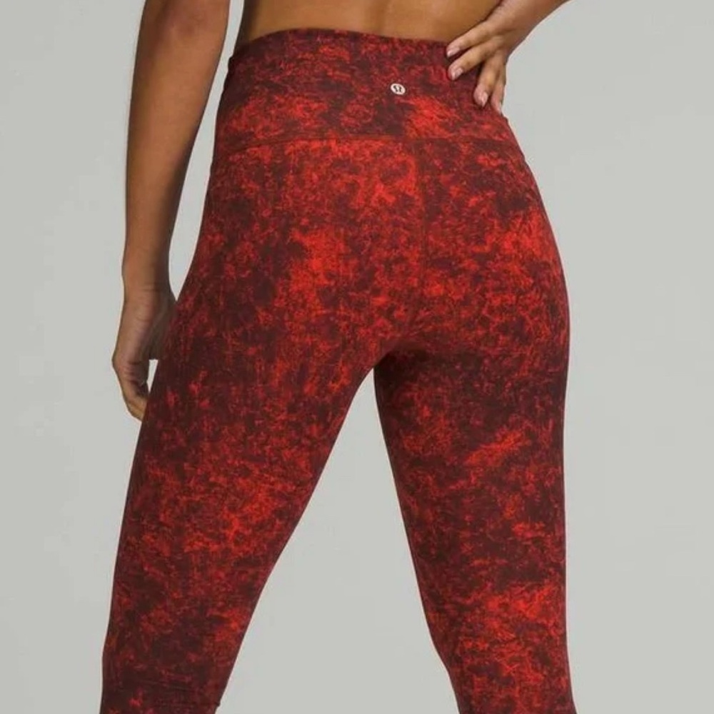 Lululemon Women’s Wunder Train High Waisted Crop Leggings​​